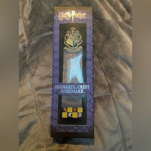 NIB Harry Potter Hogwarts Crest Bookmark from The Noble Collection